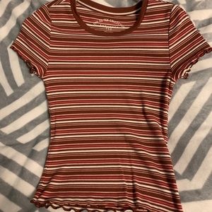 STRETCHY FALL COLORED TEE.